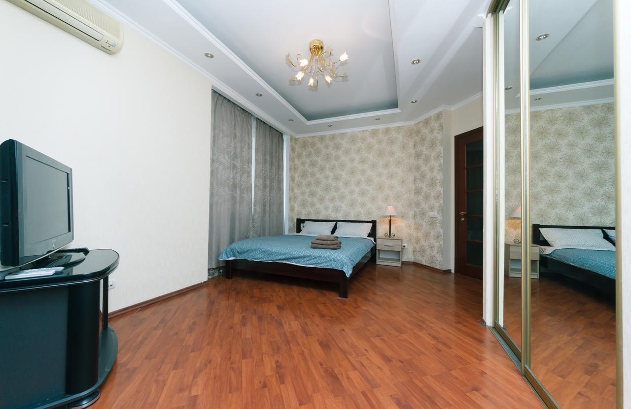 Two Bedroom Apartment On Kreschatik, Kyiv Center With Great View Dış mekan fotoğraf